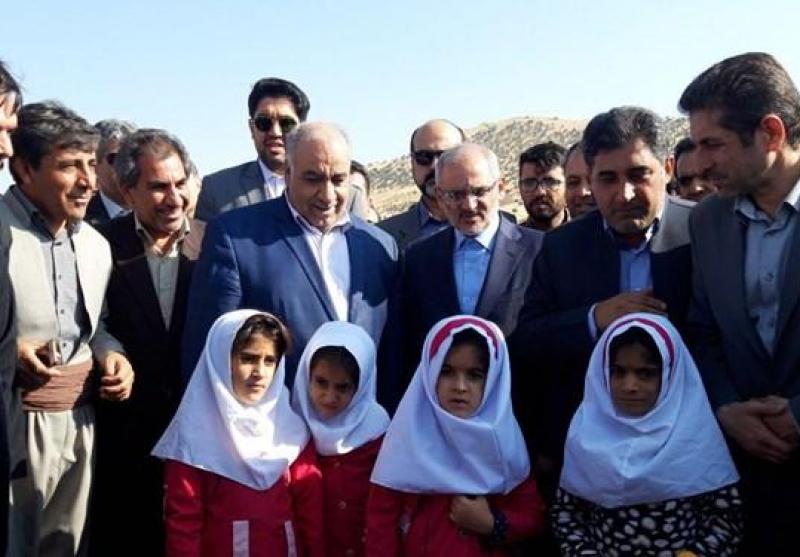 ۷۲ مدرسه در مناطق زلزله‌زده کرمانشاه با حضور وزیر آموزش و پرورش افتتاح شد