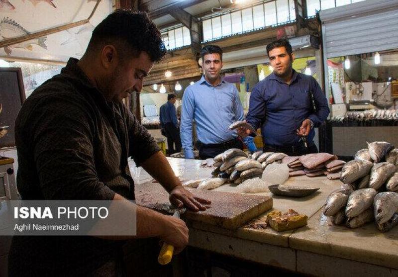 خرید ماهی از دستفروشان را فراموش کنید/اصرار به عرضه غیر بهداشتی با برخورد مواجه می شود