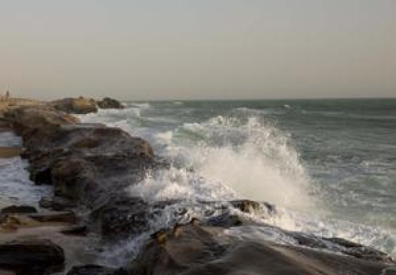خلیج فارس و دریای عمان همچنان مواج است