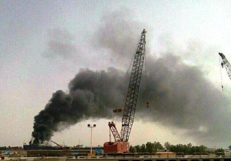 آتش سوزی کشتی «سورو ۲» در اسکله پشت شهر بندرعباس