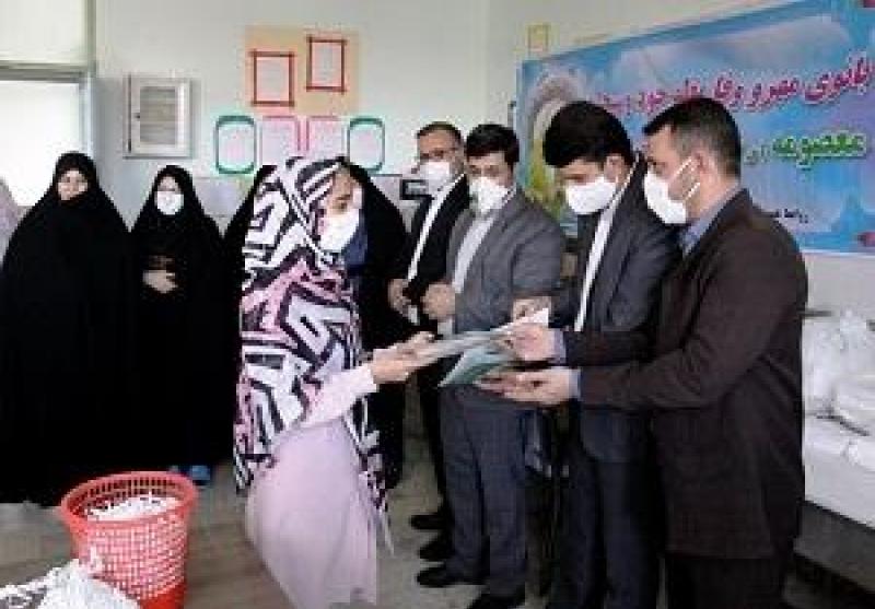 تجلیل از دانش آموزان دختر جهادگر در عرصه تولیدماسک