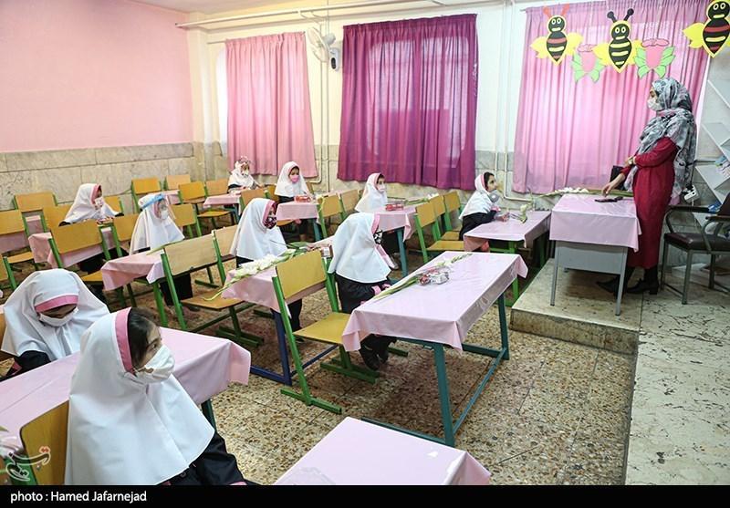 مشکلات سامانه "شاد" برای 273هزار دانش‌آموز قمی برطرف می‌شود/ رعایت 92درصدی پروتکل‌های بهداشتی در مدارس استان