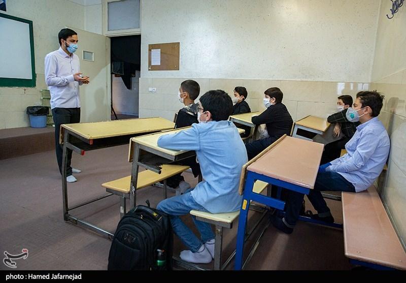معاون آموزش و پرورش استان کرمان: تصمیم ستاد کرونا مبنای برقراری کلاس‌های حضوری است