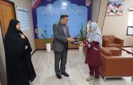 مدیرکل آموزش و پرورش استان هرمزگان از دانش آموز برگزیده جشنواره ملی بهیندخت تجلیل کرد