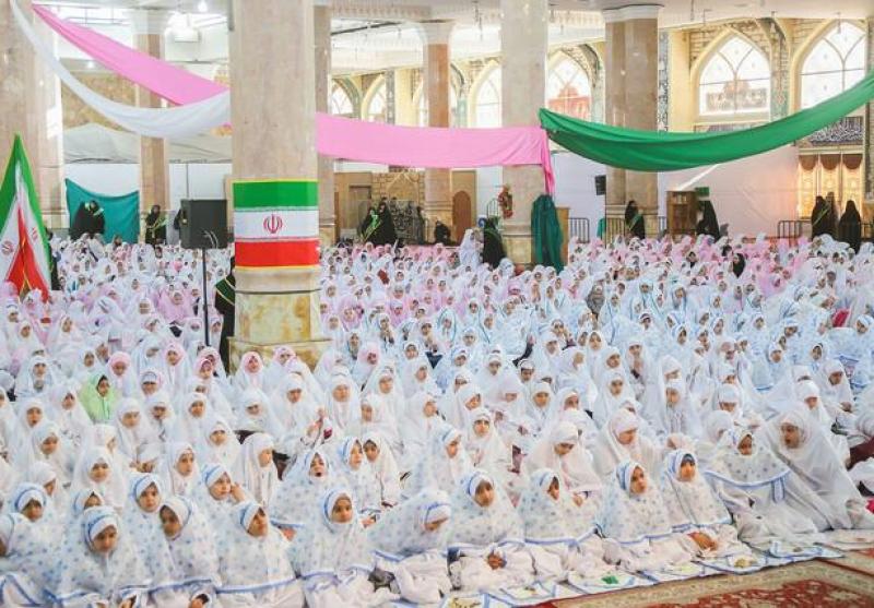 برگزاری جشن تکلیف ۱۰ هزار دانش آموز دختر کلاس سوم ابتدایی در شیراز