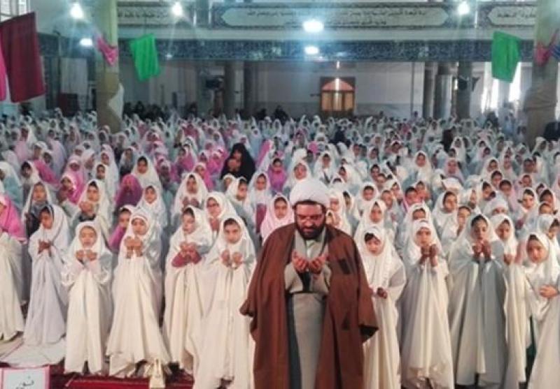 جشن تکلیف 750 دانش‌آموز دختر پایه سوم در مسجد جامع قروه برگزار شد