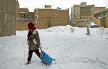 مدارس طرق رود نطنز به علت بارش برف تعطیل شد