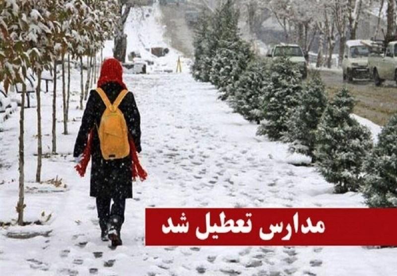 برف و سرما مدارس آذربایجان‌غربی در نوبت بعداز ظهر را تعطیل کرد