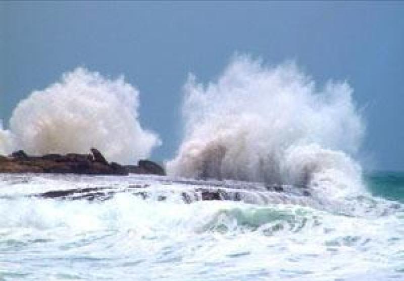 دریا از عصر امروز مواج و طوفانی می‌شود/ احتمال بارش پراکنده در مناطق شرقی و شمالی