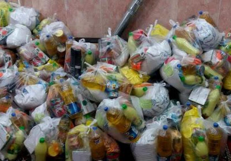توزیع اقلام خوراکی به خانواده های آسیب دیده از کرونا