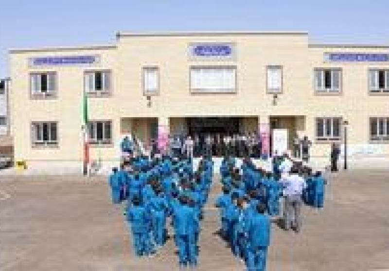 حمایت تحصیلی ۱۰۰ دانش آموز در بندر امام خمینی (ره)