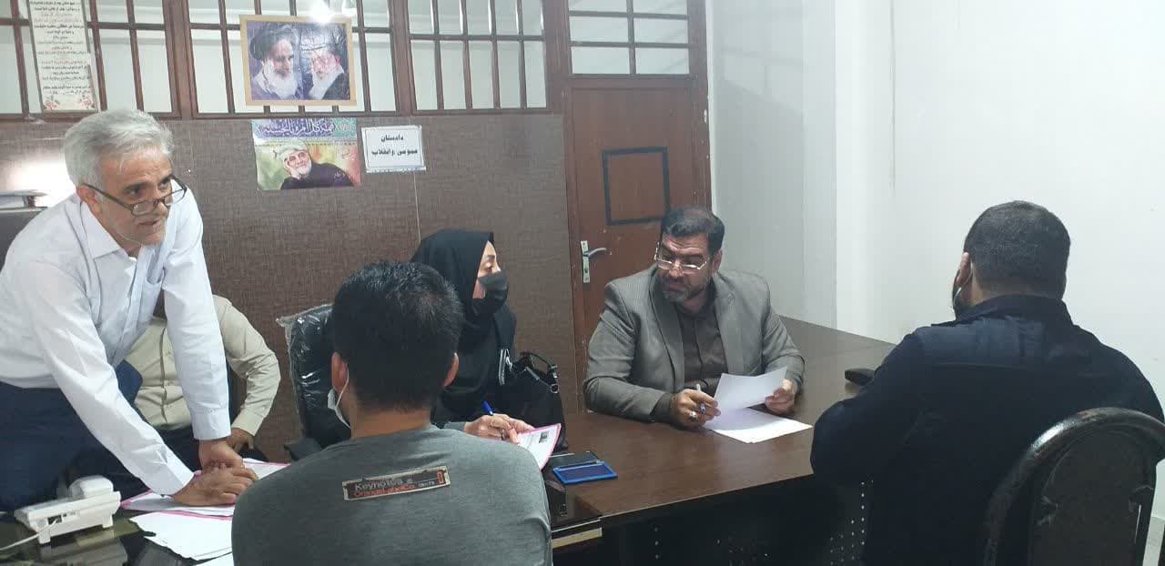 بازدید دادستان مرکز استان هرمزگان و هیأت قضایی ۳۵ نفره از زندان بندرعباس/ به درخواست های ۴۱۷ نفر از زندانیان رسیدگی شد